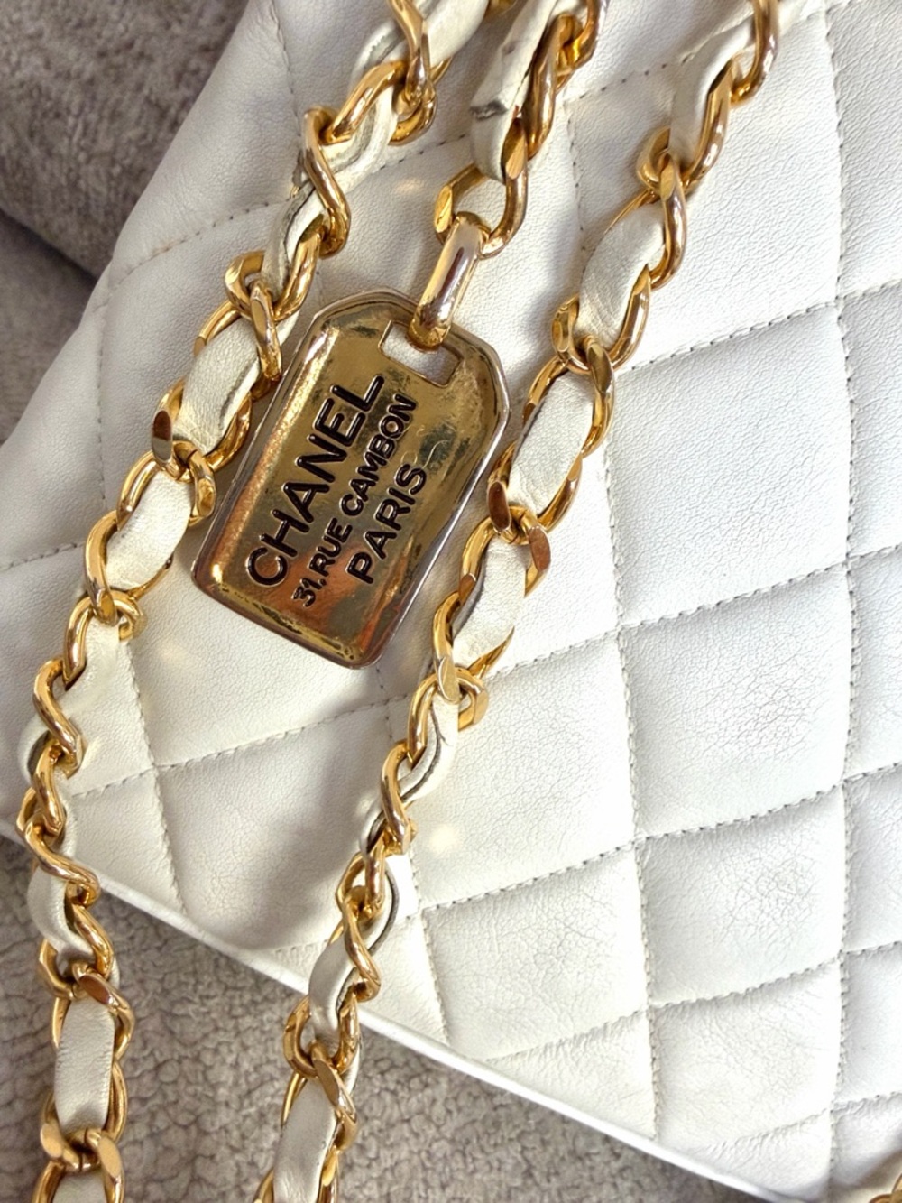 CHANEL Vintage White Bag - Picture 6 of 15